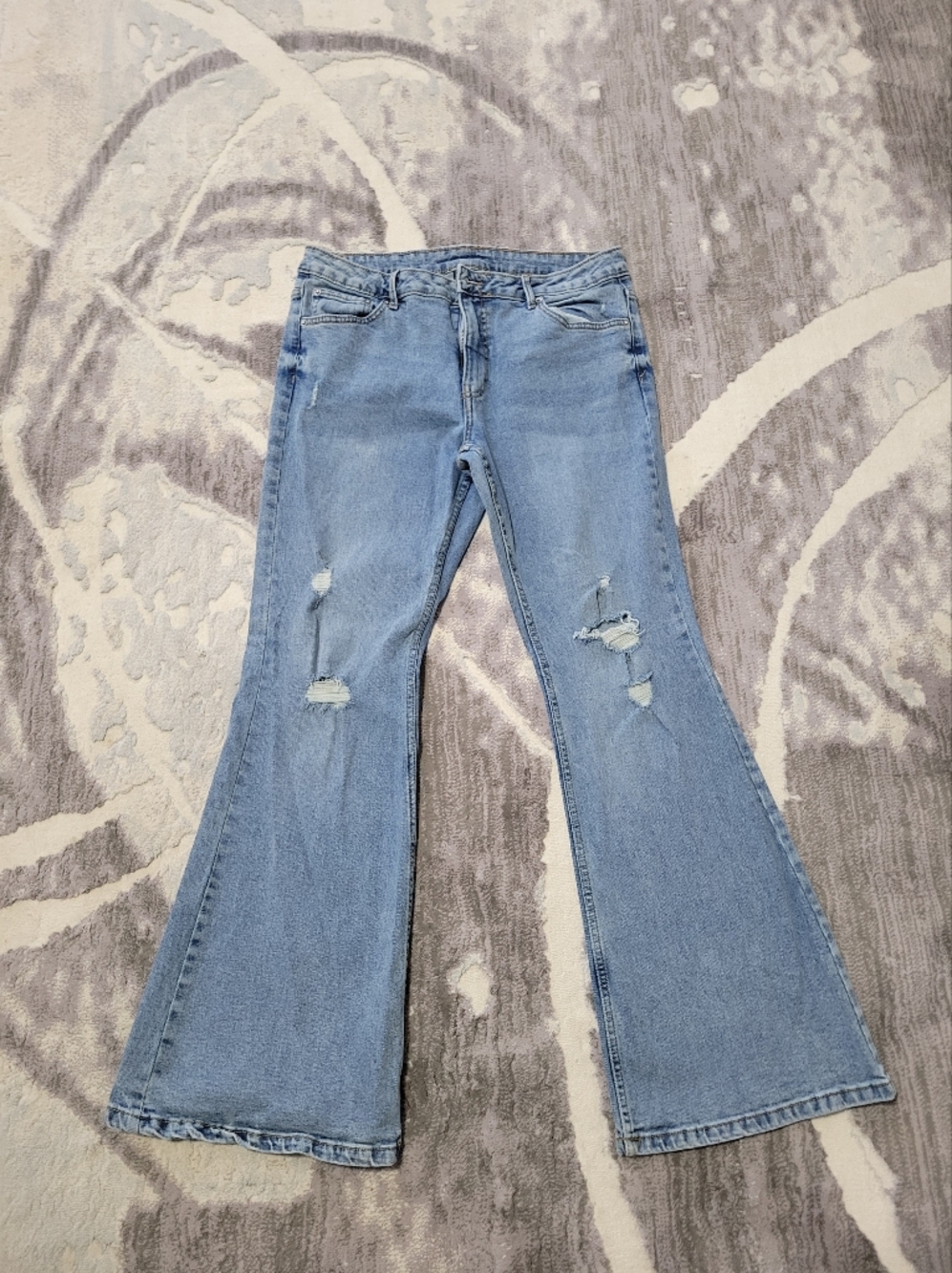 No Bondaries Women's Light Blue Flare Distressed Jeans Size 13 (30)